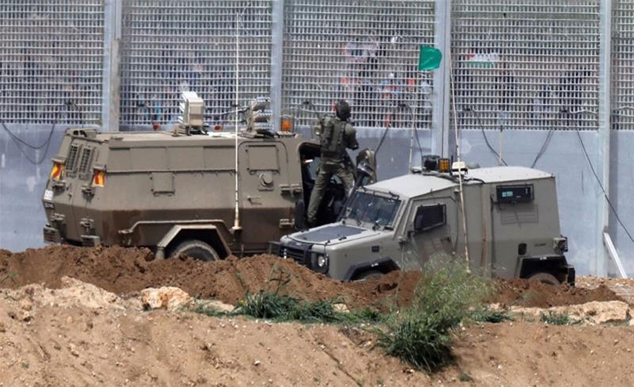 Palestinian martyred, three Israeli soldiers hurt in Gaza shooting