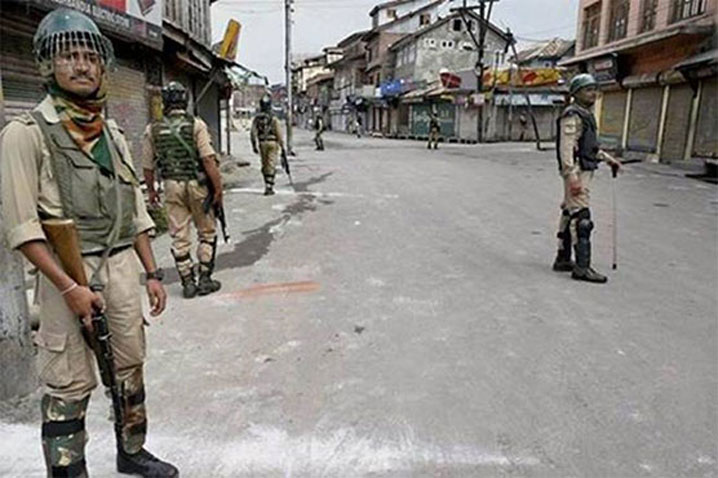 Curfew, communication blockade enters 18th day in IoK