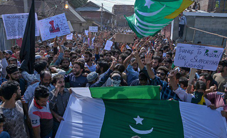 Kashmiris defy curfew, hold demo against Indian illegal acts in Srinagar