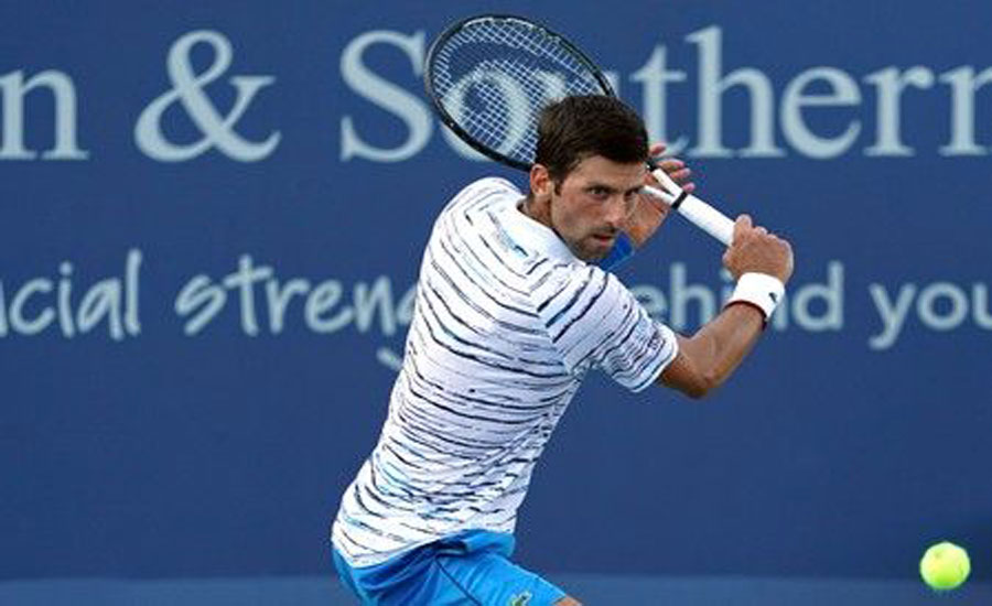 Djokovic shrugs off shoulder issue to reach last 16