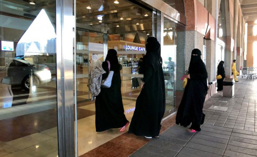 Saudi Arabia eases travel restrictions on women