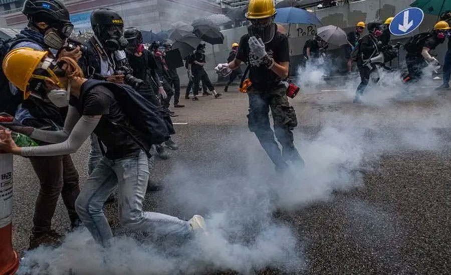 Hong Kong: Fresh clashes between protesters, police leave city in chaos