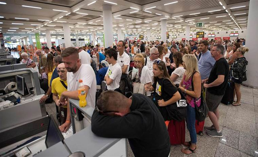 Hundreds of thousands stranded after travel firm Thomas Cook collapses