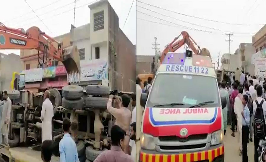 Seven students killed as truck falls on rickshaw in Zafarwal