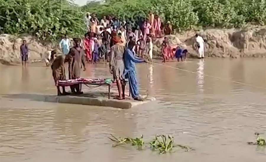 Citizens forced to take funerals across canal by Thermopore due to unavailability of bridge