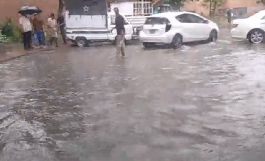 Incessant rain indundates low-lying areas of Lahore