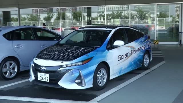 Toyota tests solar-powered Prius in quest for plugless electric car