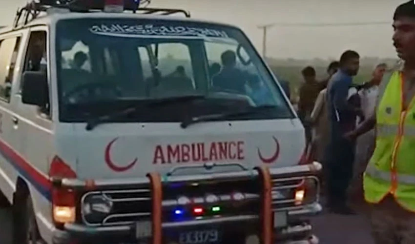 Four killed, 15 injured as coach turns turtle in Ghotki