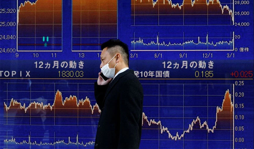 Asia stocks edge down after Wall Street falls; oil rises