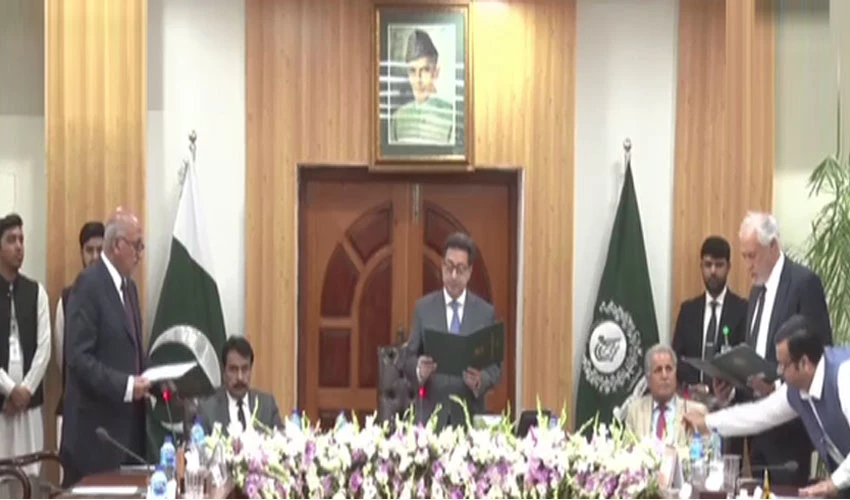 Babar Hassan Bharwana, Justice (retd) Ikramullah Khan take oath as ECP members