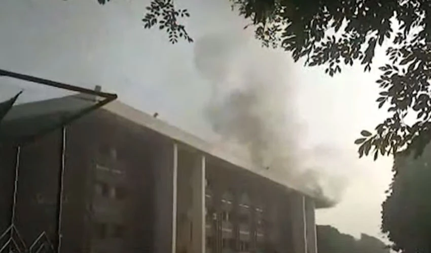 Fire erupts at third floor of Children Hospital Lahore