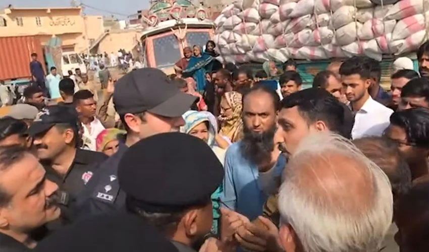 Police baton-charge people protesting against 20-hour power shutdown in Karachi