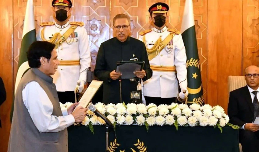 Chaudhry Pervaiz Elahi takes oath as Punjab chief minister