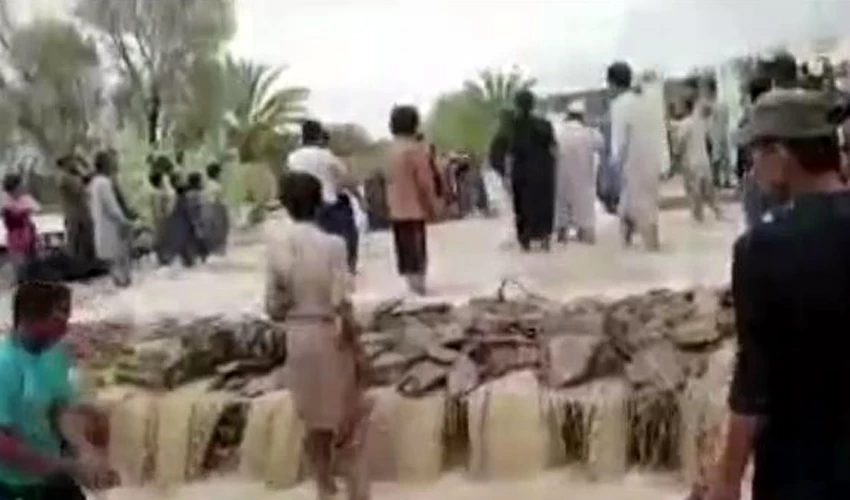 Continuous rains turn roads into ponds in Quetta