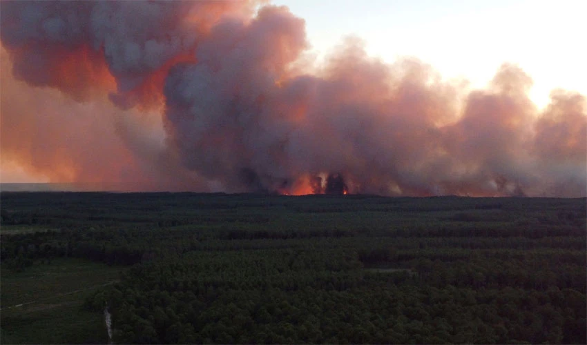 Hundreds more evacuated from homes as wildfires spread in France