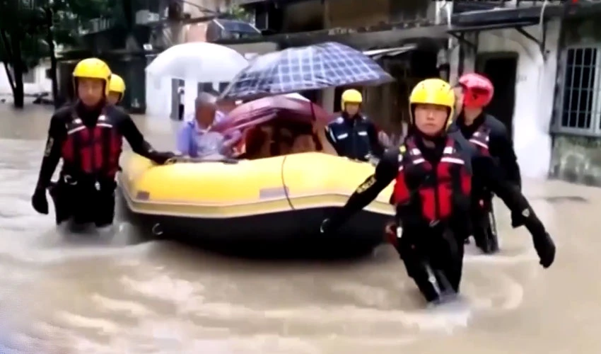 Rainstorms lash northeast China, trapping cars, buses in floods