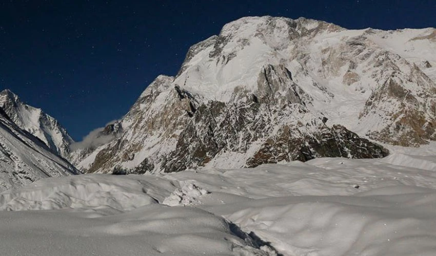 Three foreign climbers feared dead on Pakistani peaks