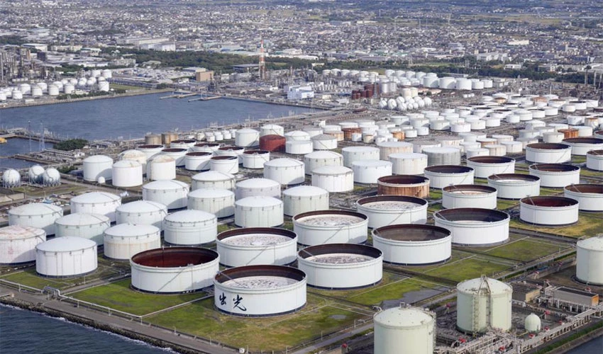 Oil prices edge up on signs of improving demand