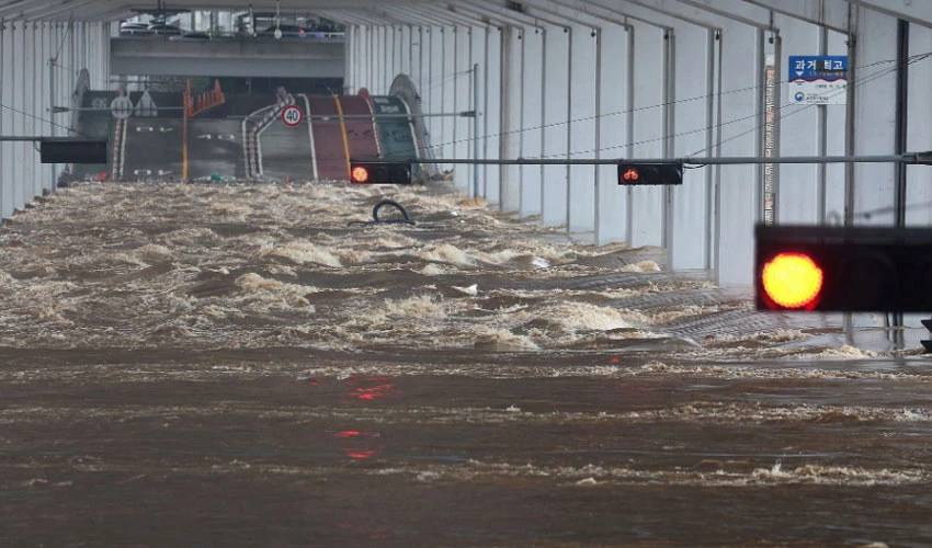 Torrential rain lessens in S.Korean capital amid heavy flood damage