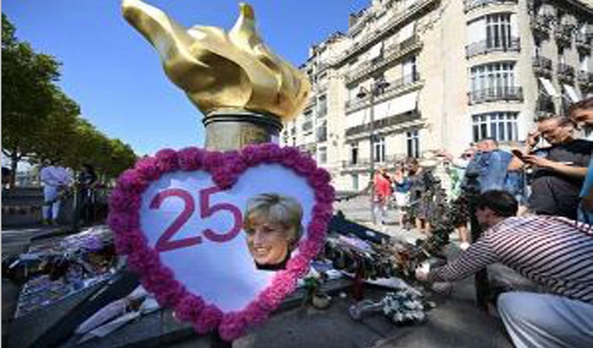 Tributes paid to princess Diana, 25 years after her death