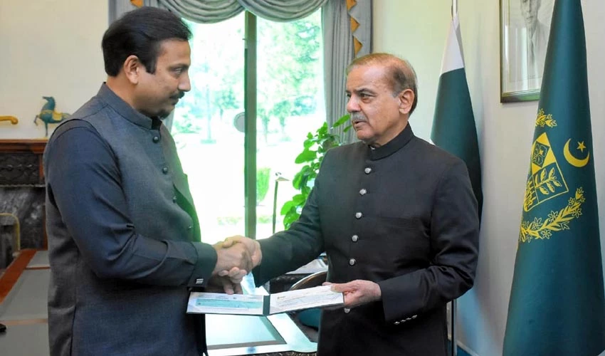 Maritime Affairs Minister Faisal Sabzwari donates Rs70 million to PM's Flood Relief Fund