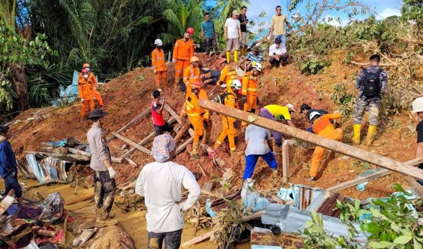 Indonesia landslide death toll rises to 30