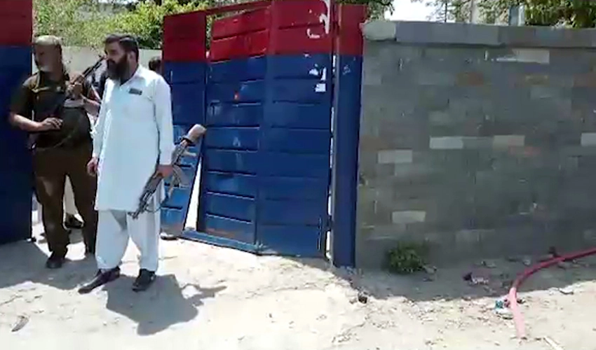 Violent PTI workers attack Shadman police station, attempt to set it on fire