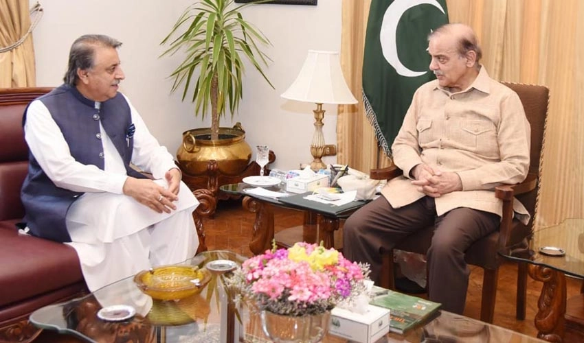 Balochistan Governor Abdul Wali Kakar briefs PM about development projects