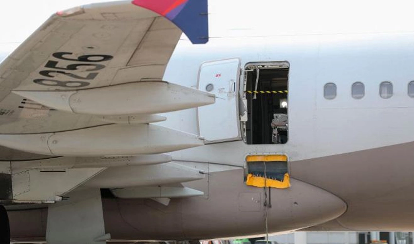 Passenger opens plane door mid-air on Asiana flight