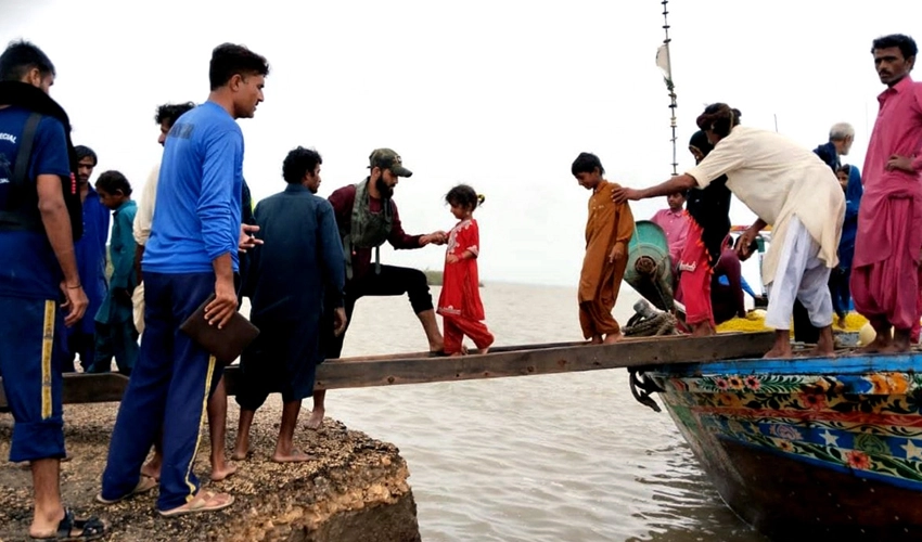 Pak Navy continues rescue & relief operation in cyclone-affected areas of Sindh and Balochistan