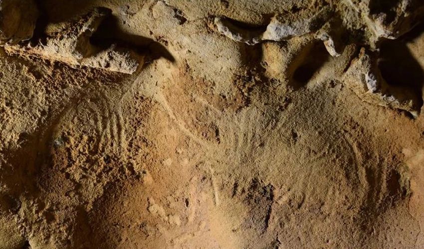 57,000-year-old Neanderthal engravings found in French cave