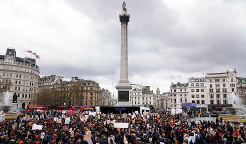 Hospital doctors in England to stage five-day strike