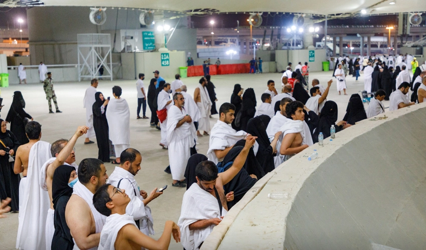 Pilgrims 'stone the devil' in final Hajj ritual