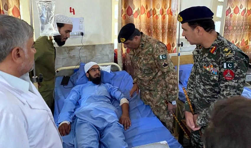 Peshawar corps commander inquires after health of people injured in Bajaur blast