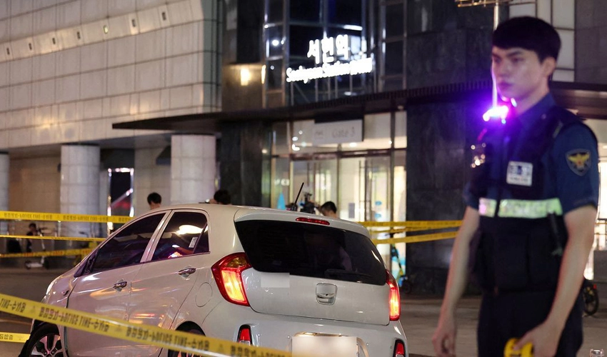 Several hurt in South Korean 'stabbing rampage': police