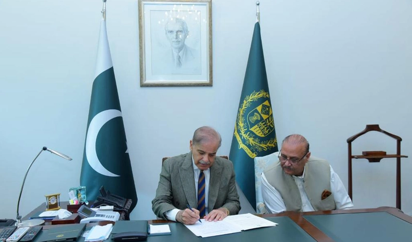 Shehbaz Sharif, Raja Riaz sign advice to appoint Anwarul Haq Kakar as caretaker PM