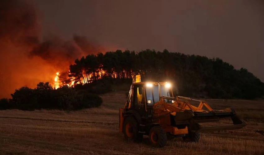 Greek fires continue to rage, as toll rises to 21