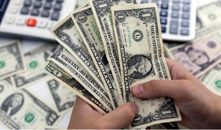 US dollar gains Rs1.09 against rupee, closes at Rs305.54 in interbank trading