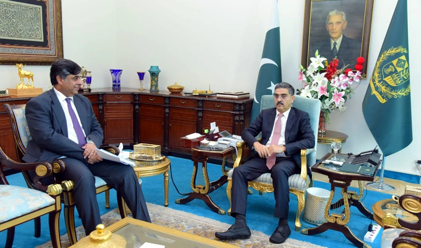 Caretaker commerce minister briefs PM about steps being taken to promote exports