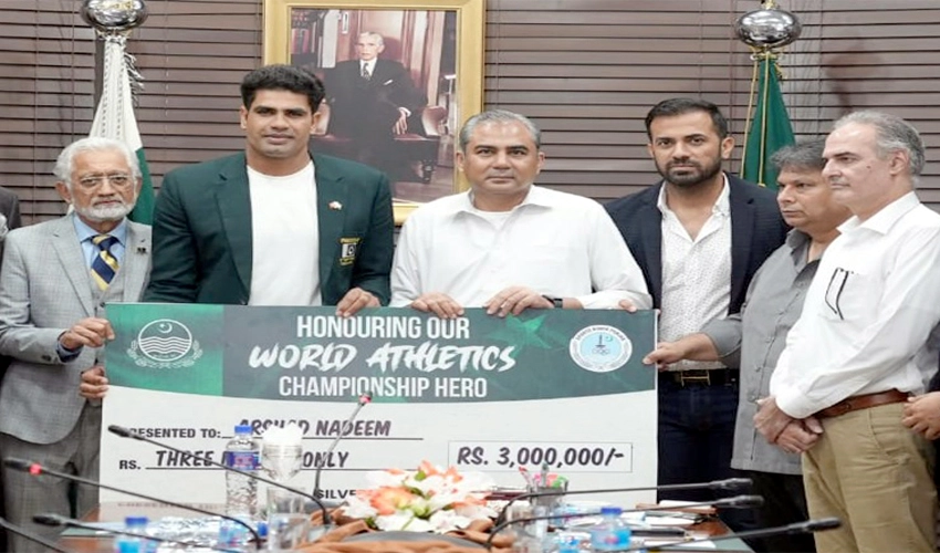 Caretaker CM presents Rs3 million cheque to silver medalist Arshad Nadeem