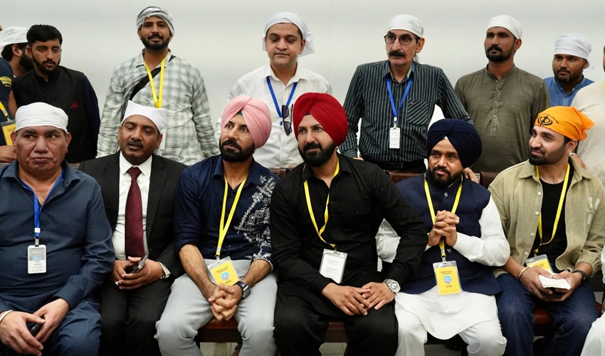 Punjabi film 'Maujan Hi Maujan' cast gets a rousing welcome at Kartarpur