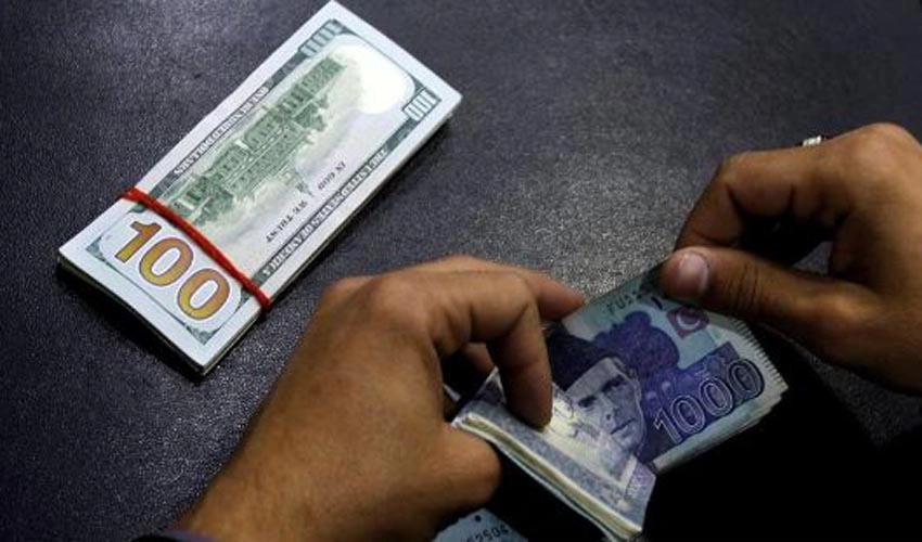 Dollar gains Rs1.18 against rupees in interbank trading, closes at Rs282.65