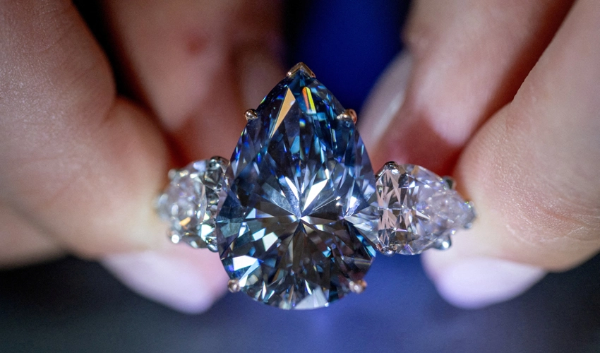 Vivid blue diamond sells for nearly $44 mln at Christie's auction