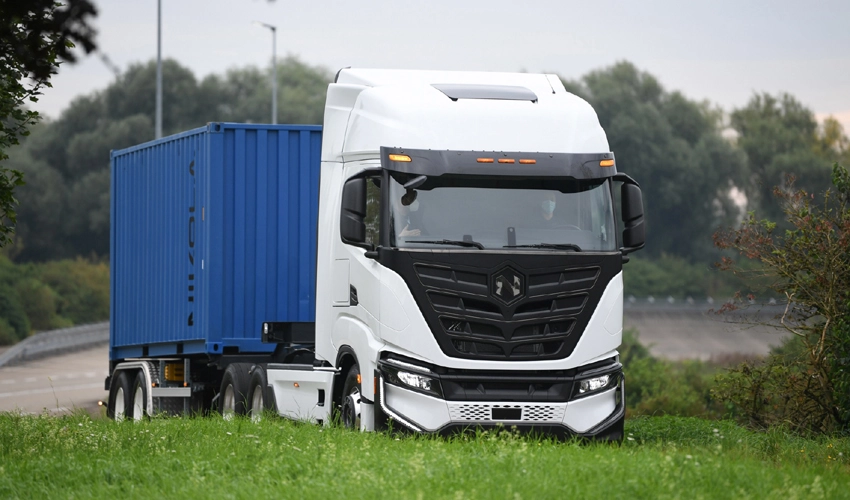 Electric heavy lorries poised to overtake hydrogen trucks