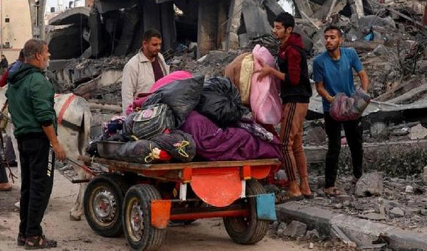 Displaced Gazans search for warm clothes as cold draws in