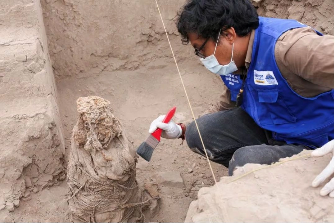 Peru archaeologists unearth 1,000-year-old mummies of children in Lima