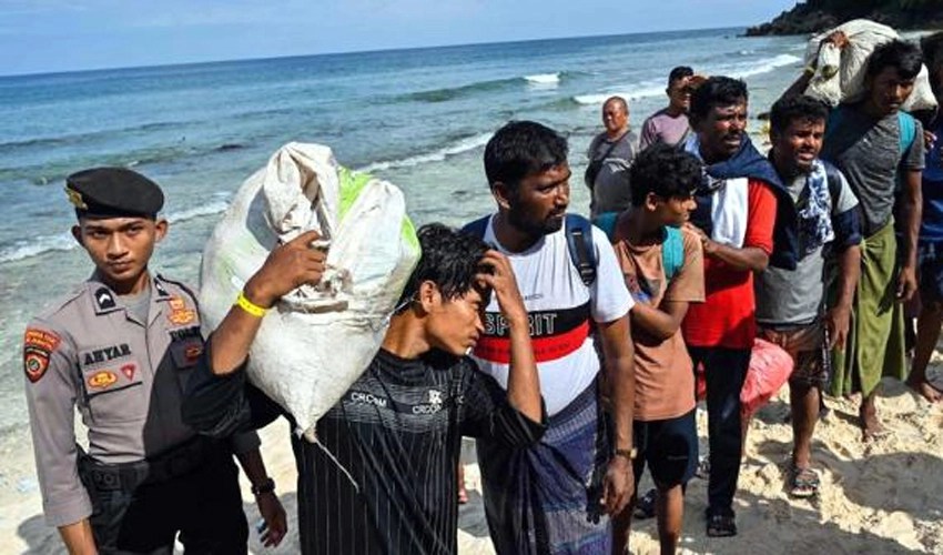 Hundreds of Rohingya refugees set sail from Bangladesh