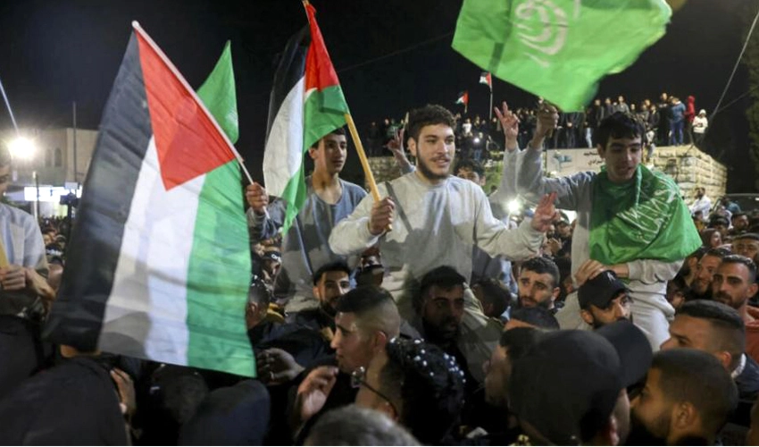 Joy and defiance as Israel frees Palestinian prisoners