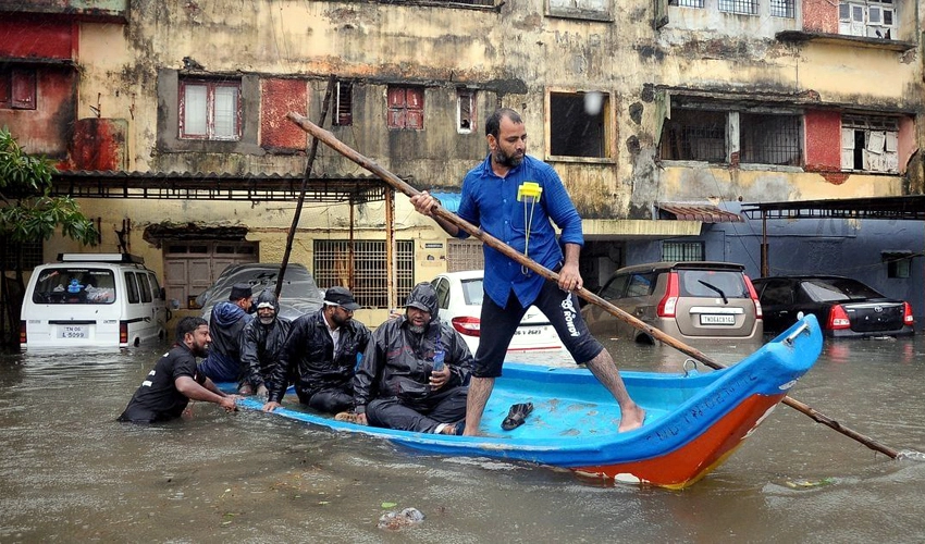 Eight dead as cyclone batters India's southeast coast