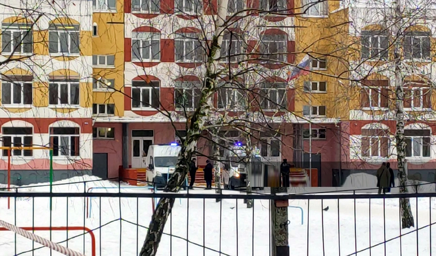 Russian 14-year-old girl shoots dead classmate and herself